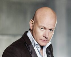 Blachman ser ikke alt